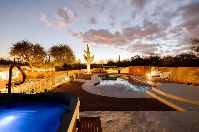 Mtn views, pool, hot tub, fire pit / 2 King suites / game room / modern & luxe - Image 1