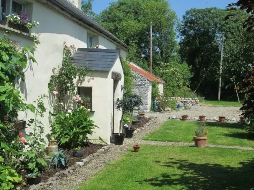 300 year old tradition irish cottage - Image 1