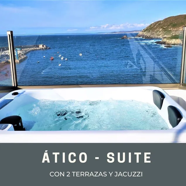 In Caión: Attic-Suite with 2 terraces and Jacuzzi on the seafront - Image 1