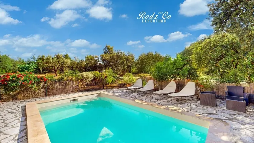 Charming gîte at the foot of the Luberon with private pool in Apt en Provence - Image 1