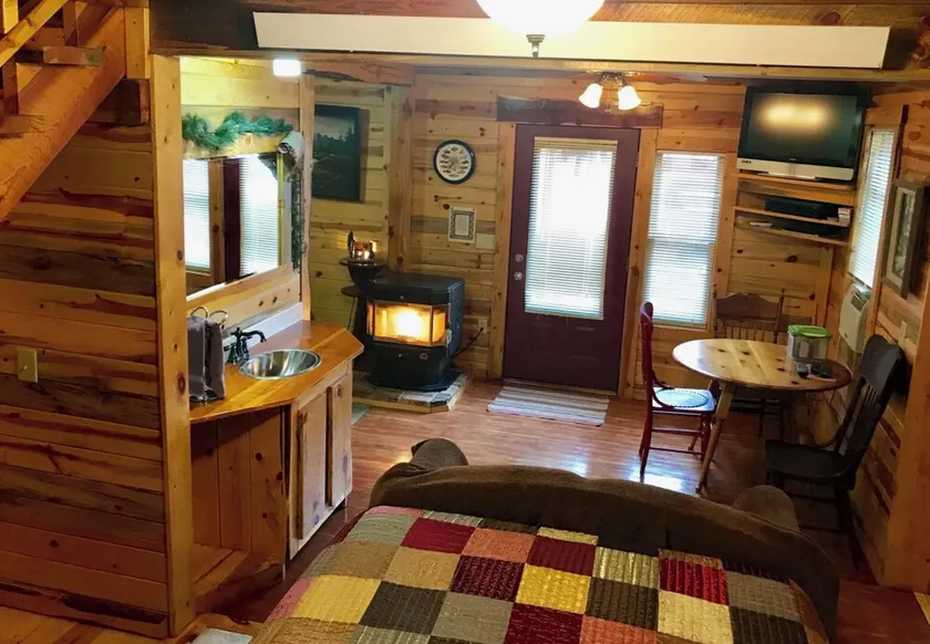 Mountain Peaks Inn, OLD BALDY MTN SUITE, Downtown Hill City - Image 1