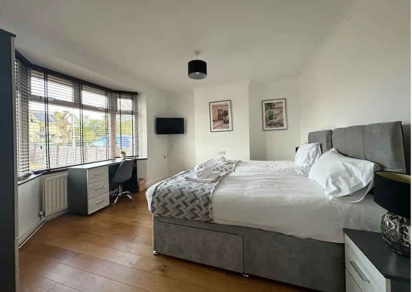 Eye Road Retreat - Image 1