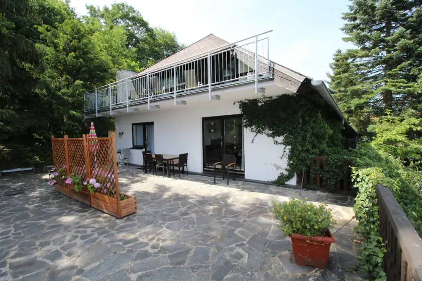 Spacious and comfortably furnished apartment for up to 5 people - Image 1