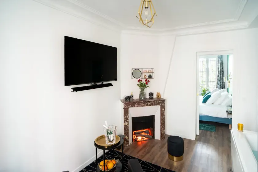 Suite L'éclipse Paris, logement avec jacuzzi, à 10 minutes des Champs Elysées - Image 1