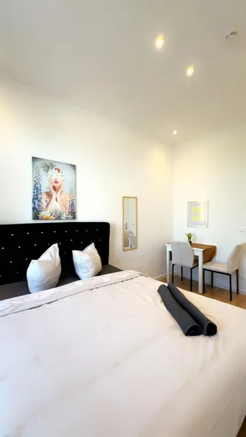 Family 3 bedroom apartment LV7 - Image 1