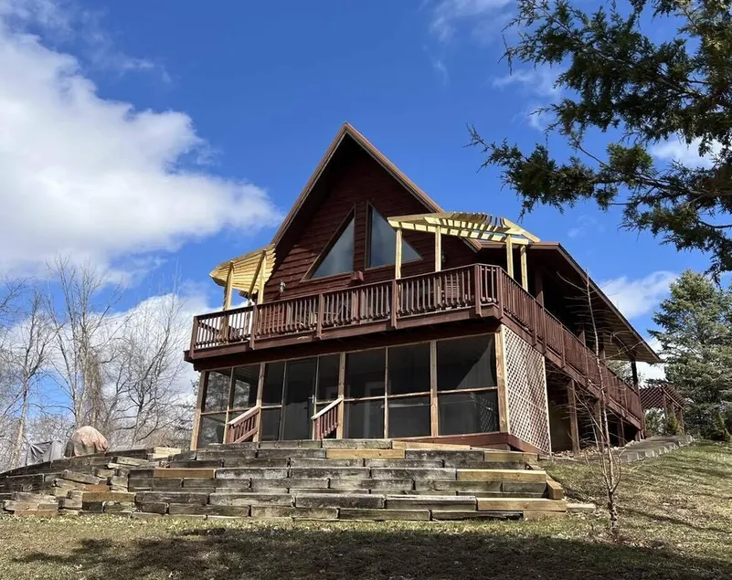 Riverview Cabin!  Overlooking the Mississippi River with year-round HOT TUB! - Image 1