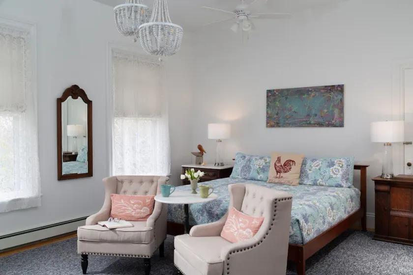Nouveau!  King BR, cuisine, A / C, Wi-Fi, parking, cheminée, Walk to All - Image 1