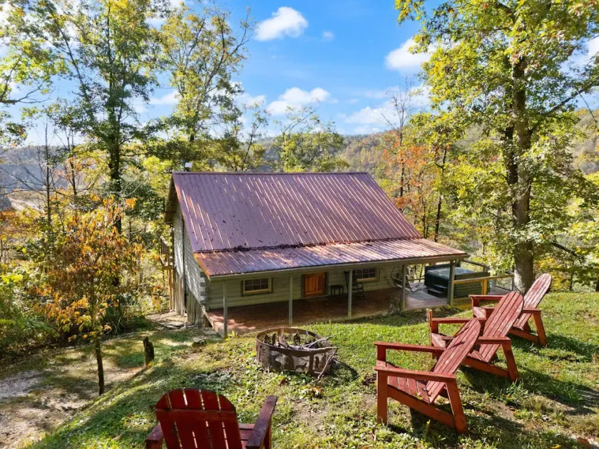Secluded cabin sitting high above the bustling world below...... - Image 1
