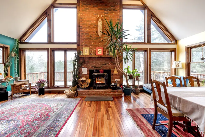 Sunny Chalet Nestled in the Woods of Ashfield - Image 1