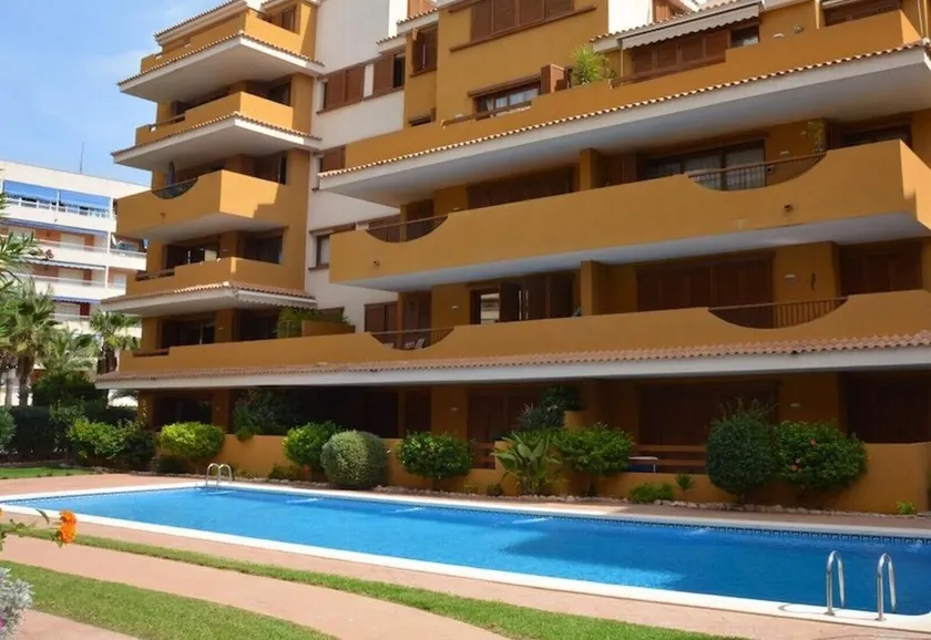 Spacious ground floor apartment - Image 1