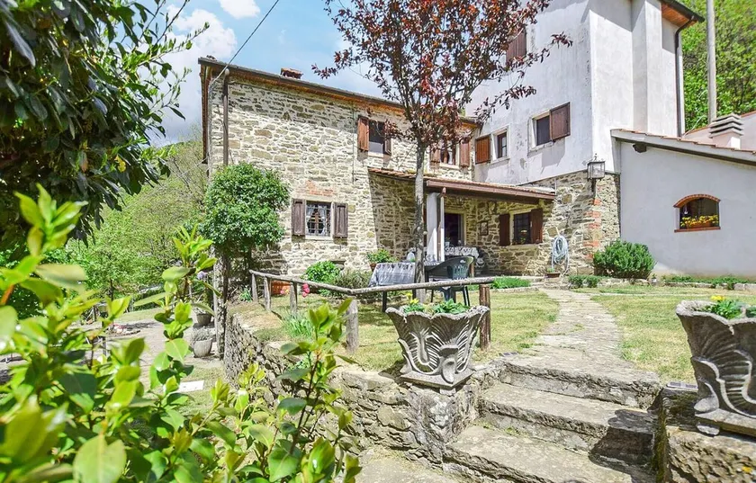 3 bedroom beautiful home in Pistoia (PT) - Image 1