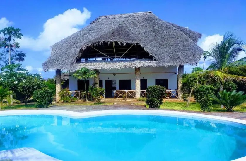 Beach road villa - Image 1