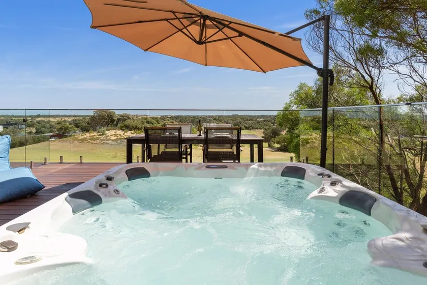 Moonah Link Views, Spa, Sunset, Linen, Wi-Fi, private and serene - Image 1