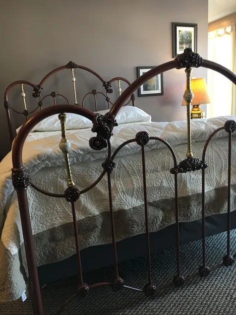 Traveler Dream Space in the Center of Downtown Bennington Steps From Everything! - Image 1