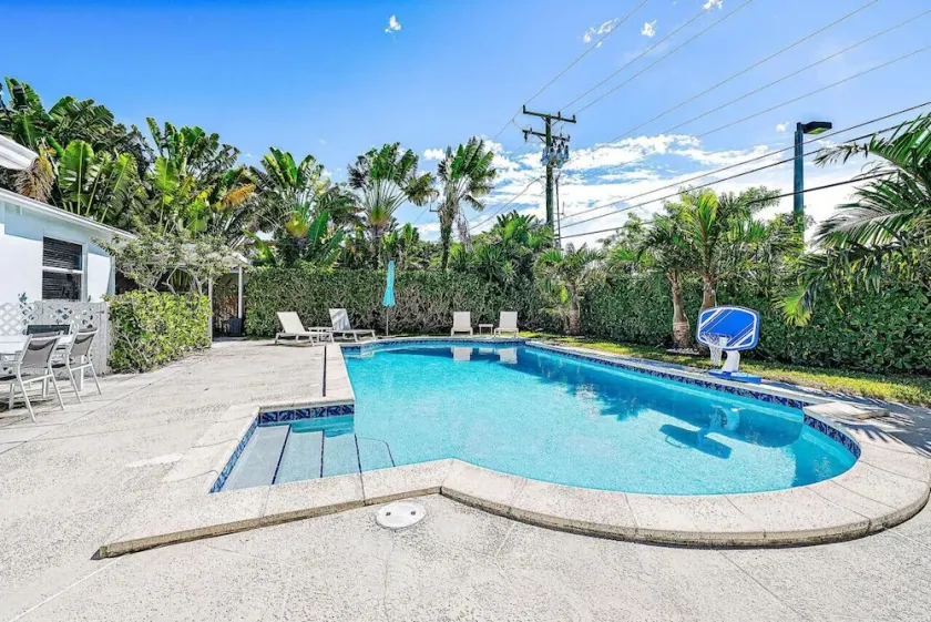 Luxury Pet Friendly Pool Home - Image 1