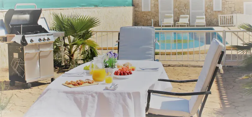 Beautiful and comfortable house with swimmingpool - Image 1