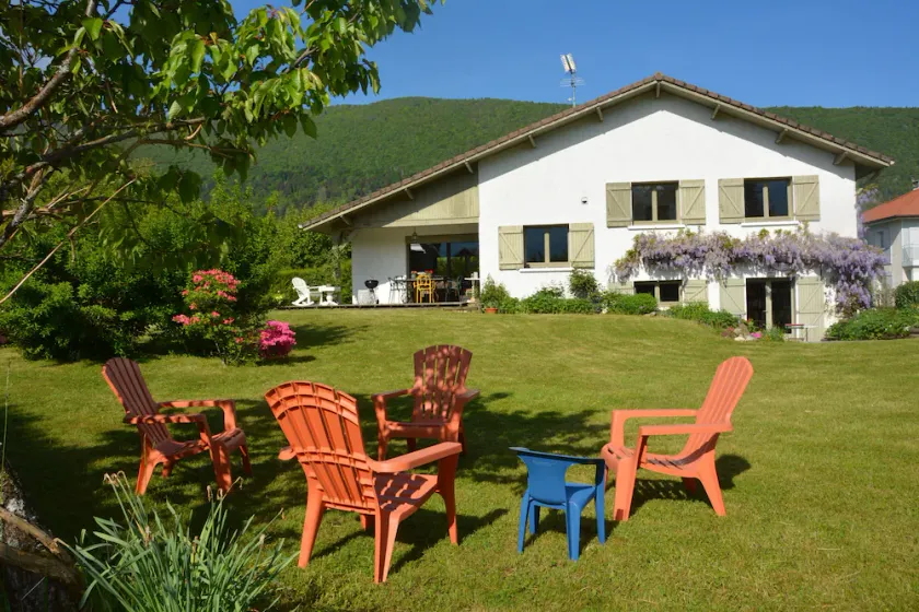 Grande Maison Familiale Avec Jardin à 200m du lac et Plage - Image 1