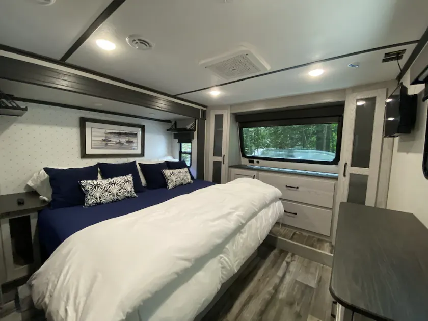 Luxury RV get away near Kport - Image 1