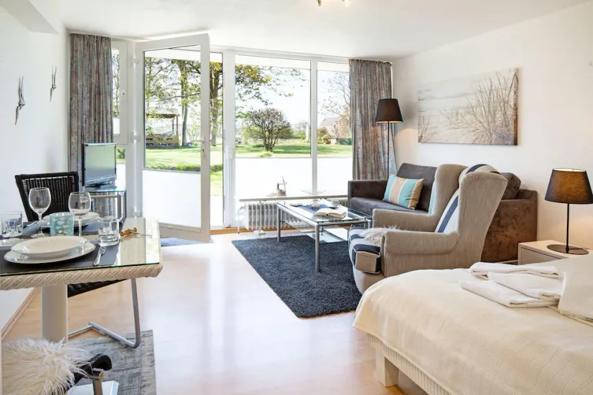 \"Erlebe unvergessliche Tage in der Ferienwohnung Solskin an der Nordsee!\" - Image 1