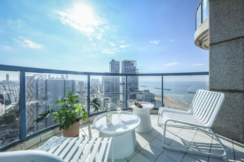 Awesome 2BR apt Balcony & pool access - Image 1