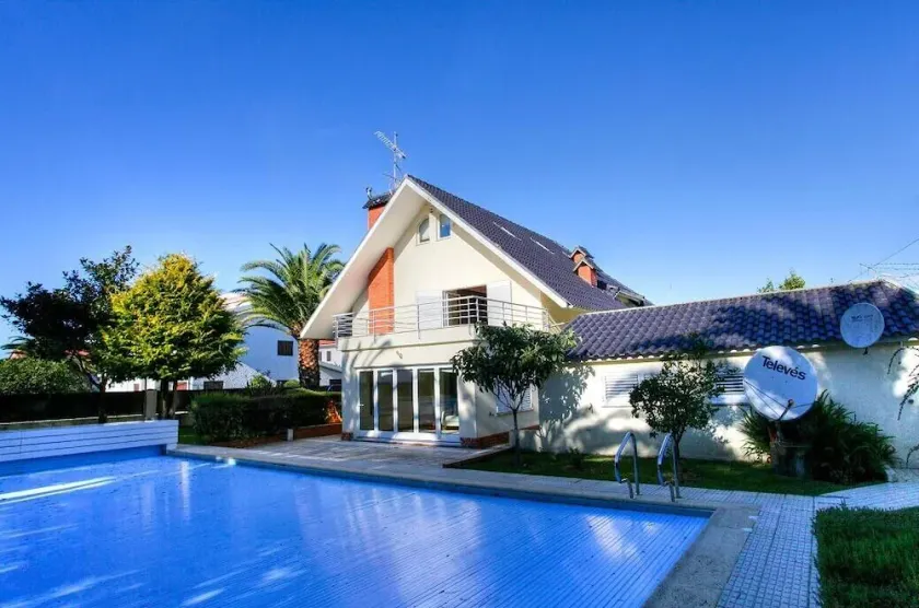 Secluded detached home - Image 1
