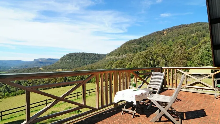 Alcheringa Cottage Amazing Location with views - Image 1