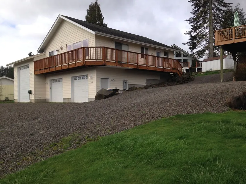 Mayfield Lake View Apartment - Image 1