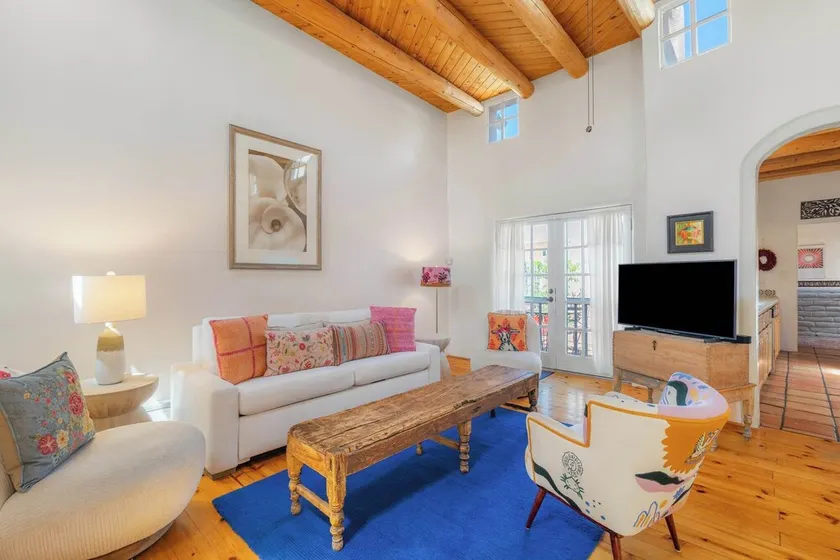 Amazing Railyard Location, Kiva Fireplace - Image 1
