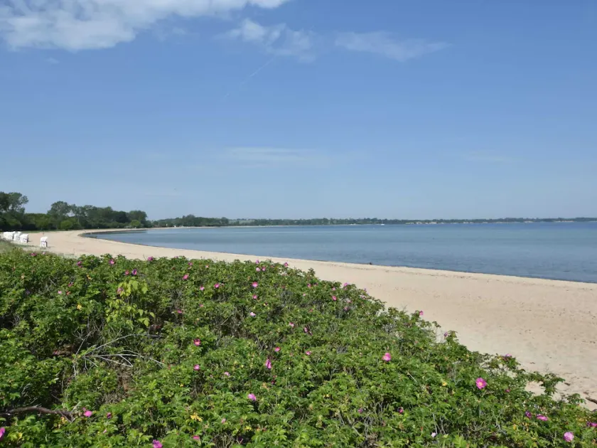 Lovely Bungalow near Sea in Elmenhorst - Image 1
