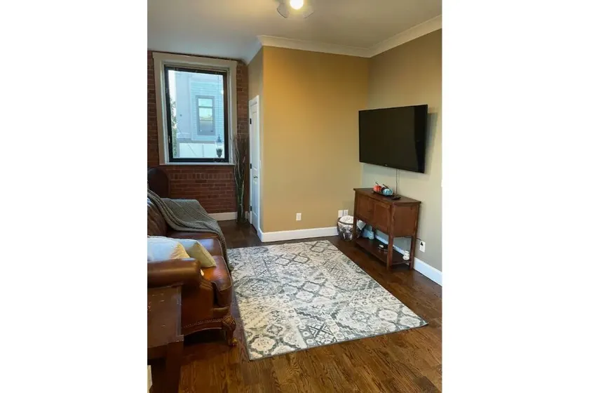 Cozy historic loft styled apartment - Image 1
