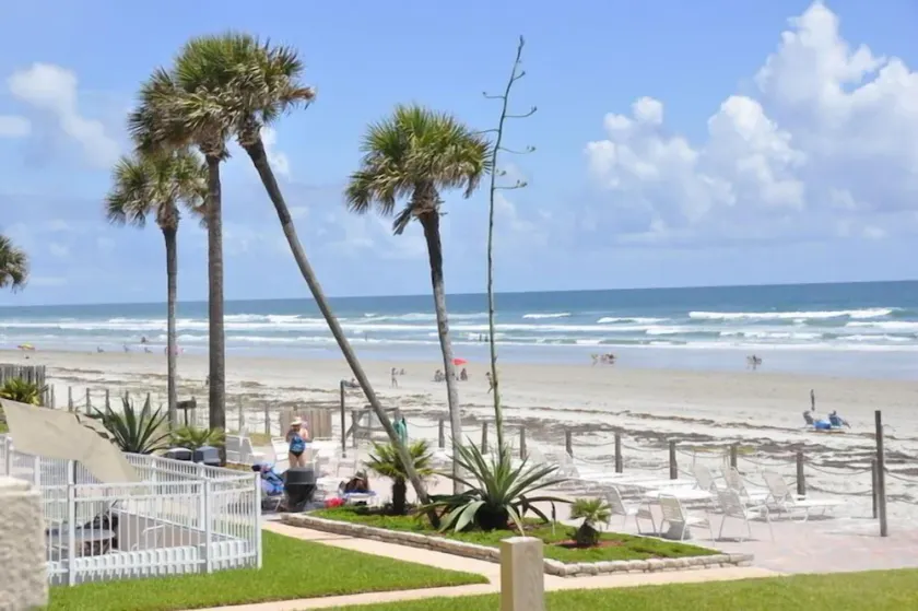 Nur wenige Schritte vom Pool & Ocean in New Smyrna Beach - Image 1