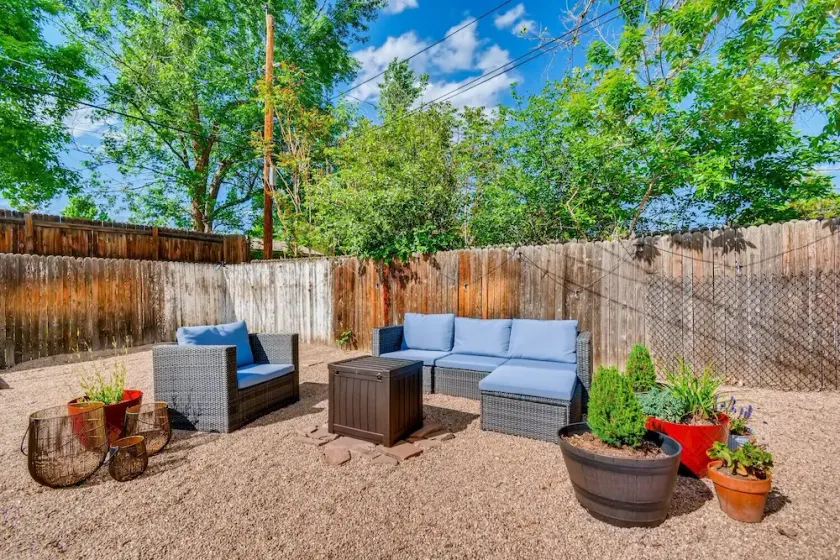5 Bedroom House with Crib - Walk to Downtown Littleton! - Image 1