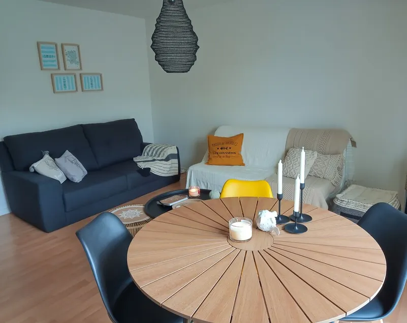 Apartment near the sea in a private residence with a small sea view on the terrace side - Image 1