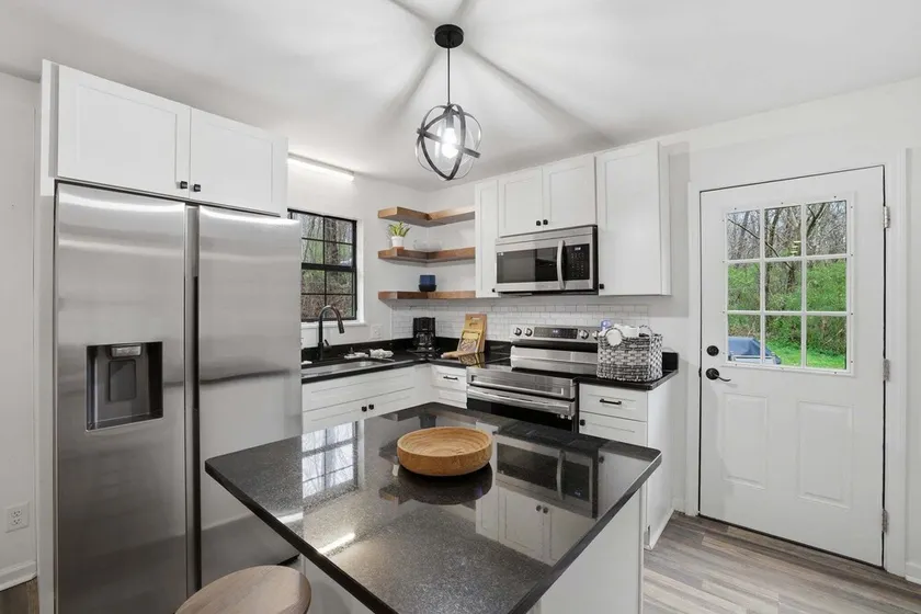 Modern Mcdonald Ranch Serene Wooded Escape 4 Bedroom Cottage - Image 1