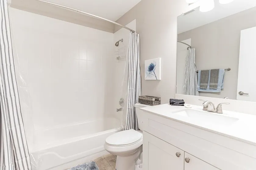 2 Bedroom 2 Bath Walking distance to Beach and Restaurants - Image 1