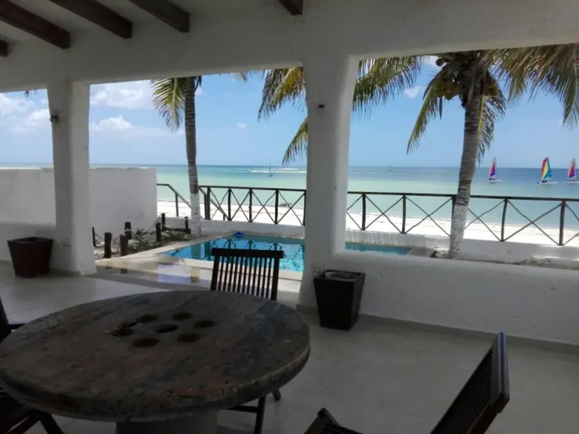 Sparkling Beachfront Pool TV satelital y WIFI - Image 1