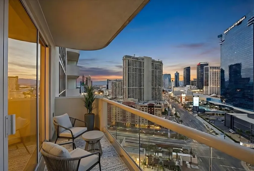Amalz Deluxe Suites at Mgm Signature ! - Image 1