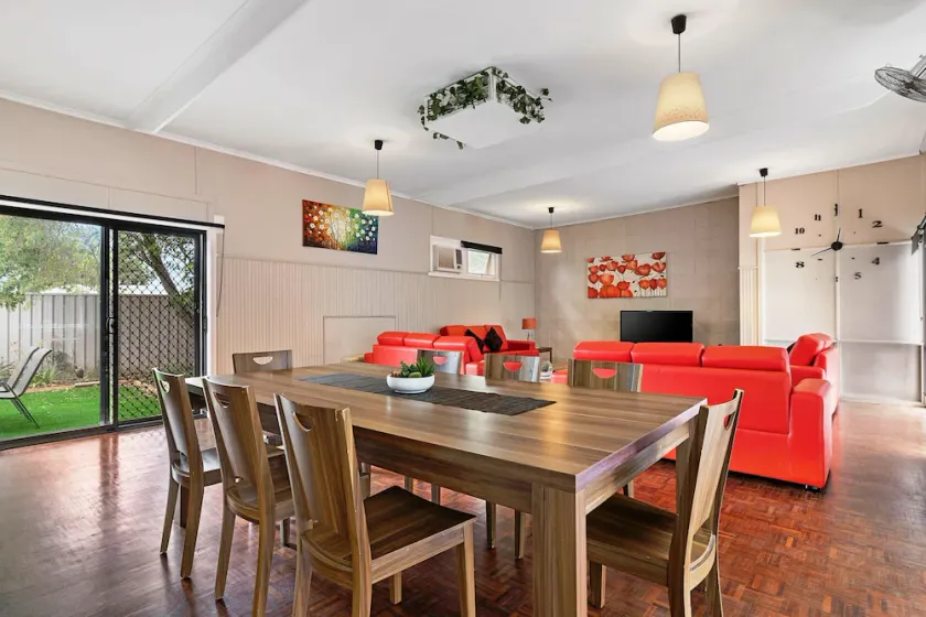 Três Bdrm Family-Friendly Home perto de Murray River & Cactus Country, acomoda 10 - Image 1