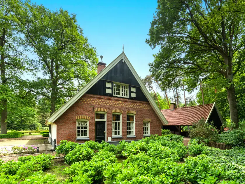 Chic and classic country house with 4 bathrooms - Image 1