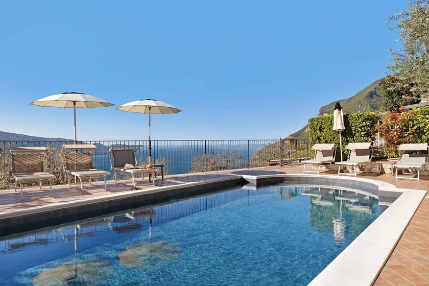 Apartamento de férias 'Rustico Spagnol 1' com vista para o lago, piscina e Wi-Fi - Image 1