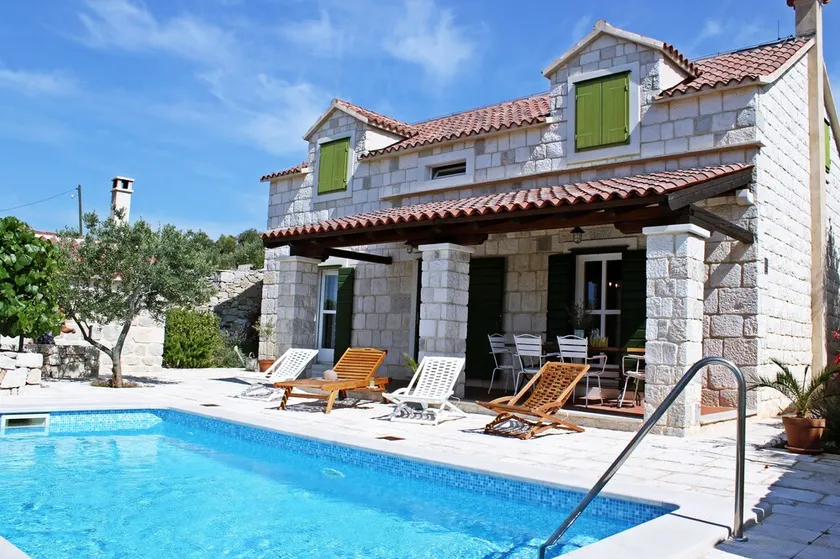 Beautiful 3 Bedroom Stone House With a Heated Pool - Image 1