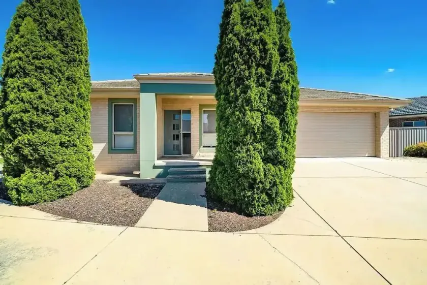 Light & Bright Homely Villa - Image 1
