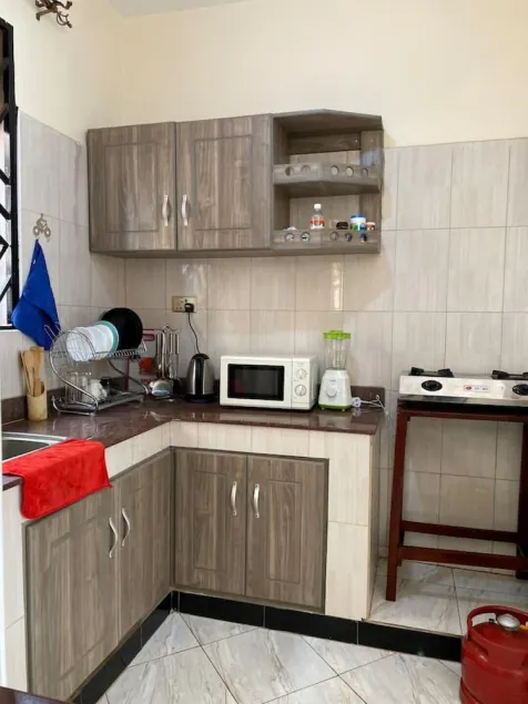 Cosy apartment with tight security, 4.1km from Lugogo mall - Image 1