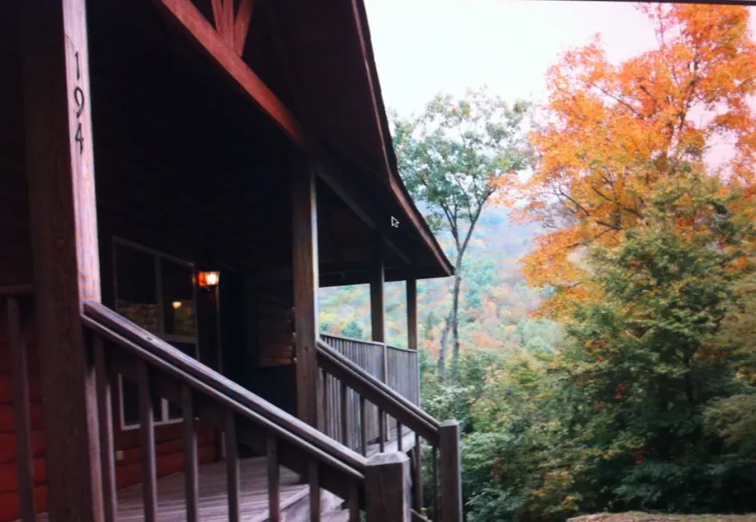 2 Queen Beds 1 Queen Sleeper Sofa SLEEP 6 MTN View Hot Tub -Dog 🐶 Friendly - Image 1