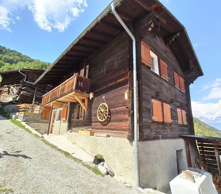 Magnificent apartment in a quiet old village in Val d'Anniviers - Image 1