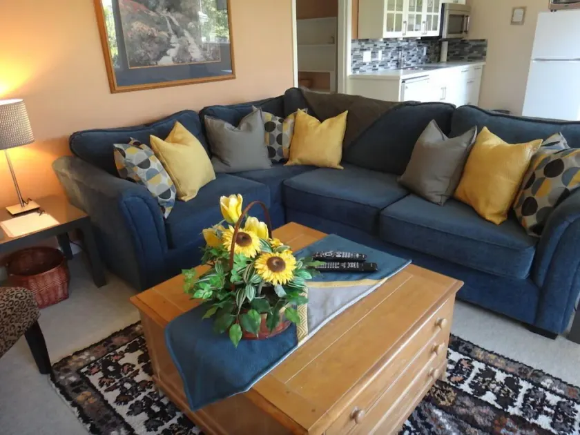 Executive 2 bedroom suite on a Private Estate - Pet Friendly - Image 1