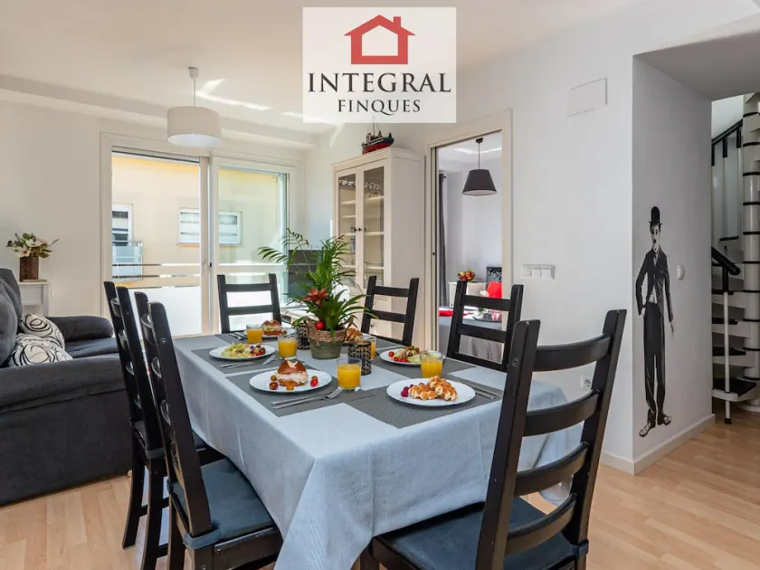 Stunning Duplex 200m from Platja Gran, 3BR, Balcony, Terrace, Parking, WiFi, A/C, Lift - Image 1