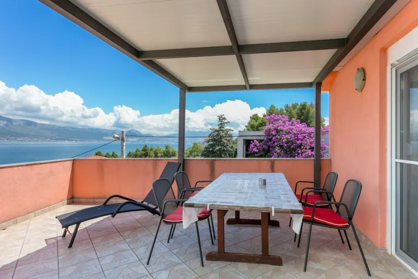 2-Zimmer-Ferienwohnung mit Terrasse und Meerblick Slatine (Ciovo) (A-11126-a) - Image 1