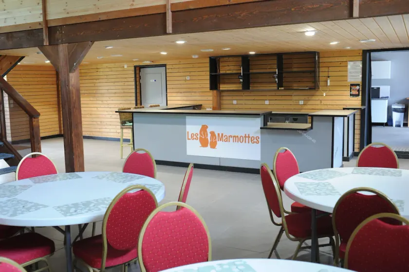 Gîte de groupe décor de chalets bois Les Marmottes - Image 1