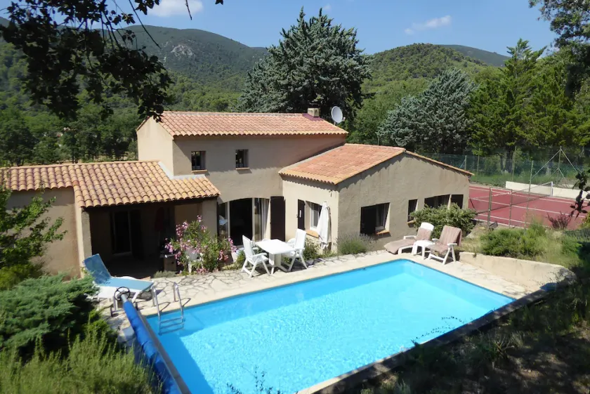 Villa provençale avec piscine et court de tennis - Image 1